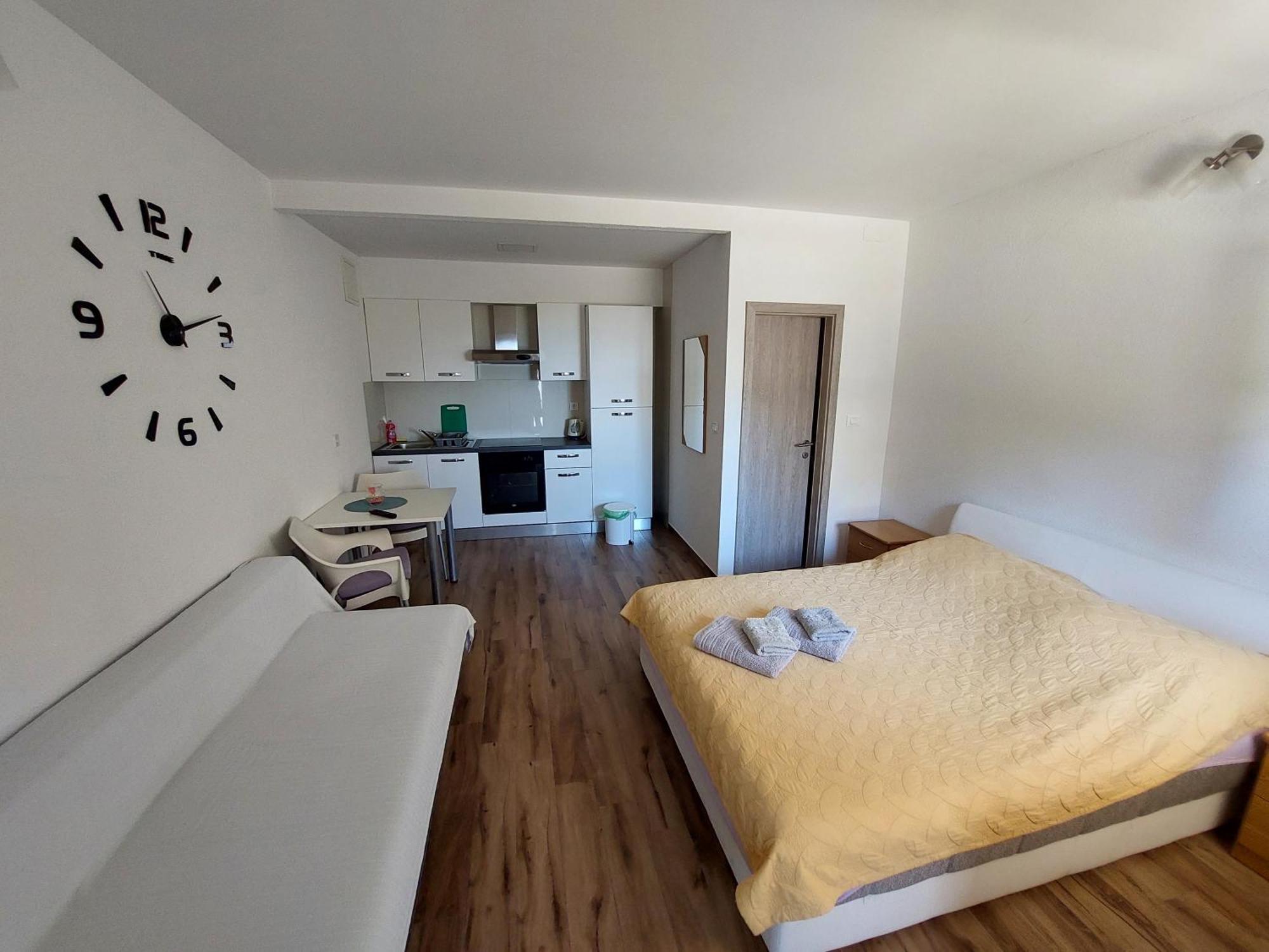Apartments Matic Baška Voda Rom bilde