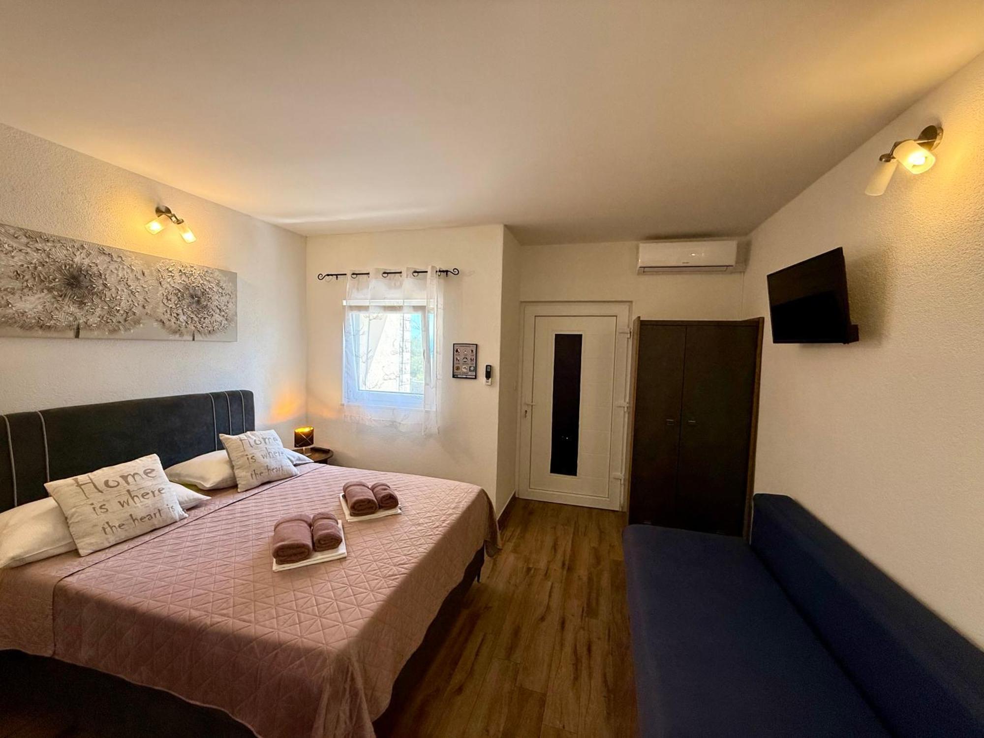 Apartments Matic Baška Voda Rom bilde